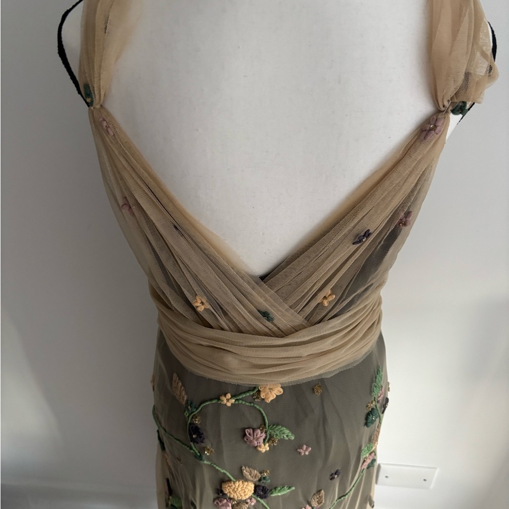 Elegant Floral Embroidered Maxi Dress - Picture 7 of 8